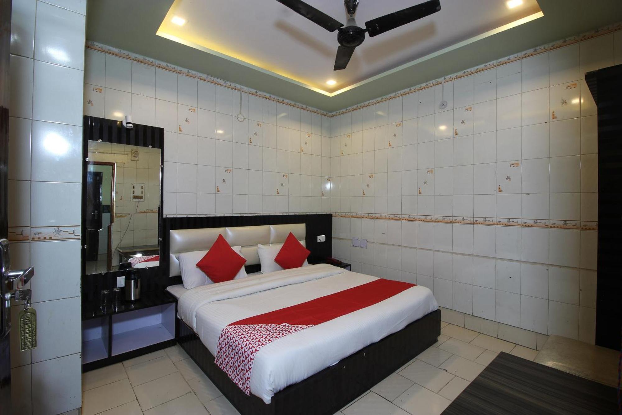 Hotel O Blue Diamond Varanasi Exterior foto